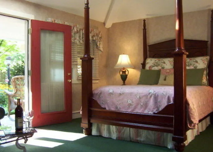 Hidden Garden Cottages & Suites