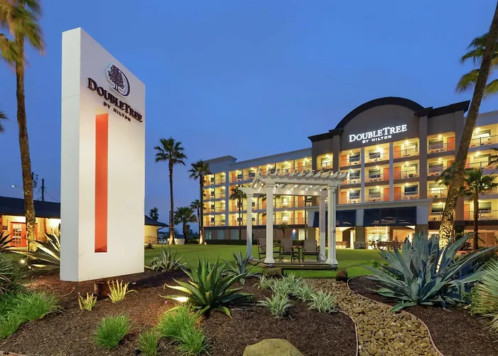 Pet Friendly hotel: Doubletree By Hilton Galveston Beach