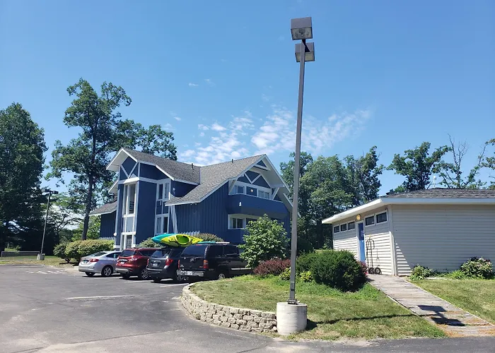 Motel: Travelodge By Wyndham Traverse City Mi