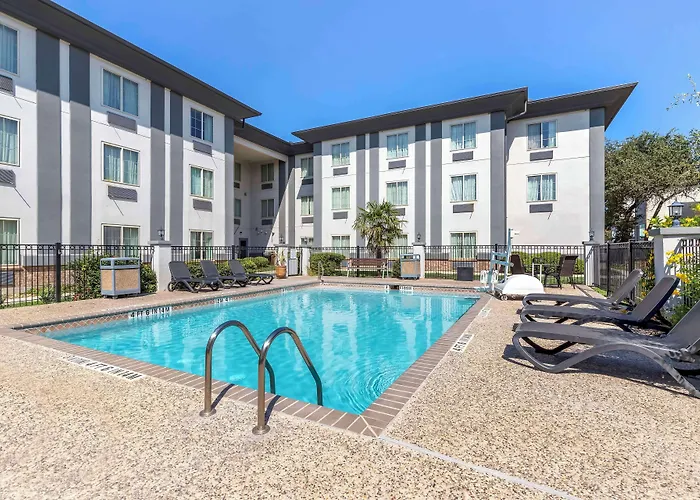 Best Western Medical Center North Inn & Suites Near Six Flags
