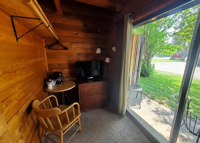 Pet Friendly hotel: Virginian Resort