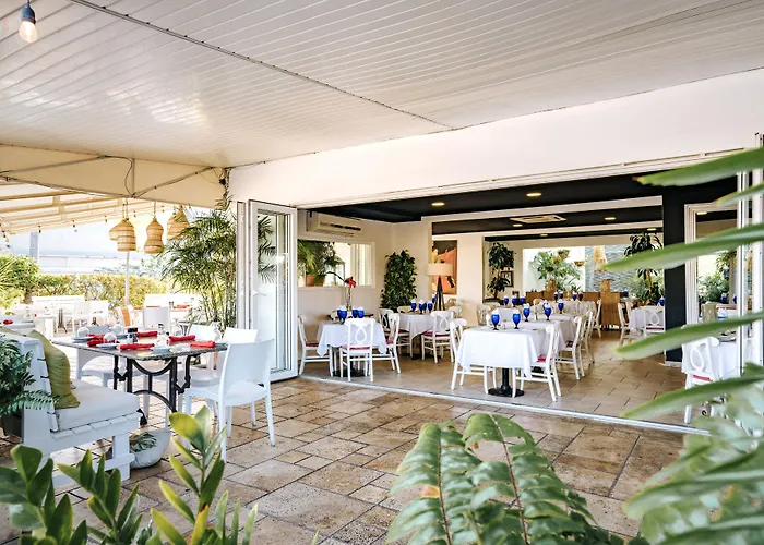 Ping pong hotels Playa Linda Beach