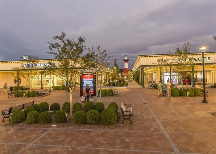 Pet Friendly hotel: Baymont By Wyndham Savannah South