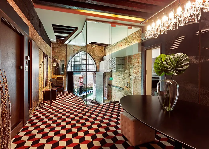 Charming House Iqs