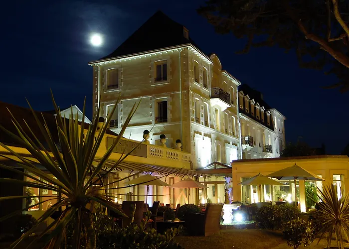 Pet Friendly hotel: Grand Hotel De Courtoisville