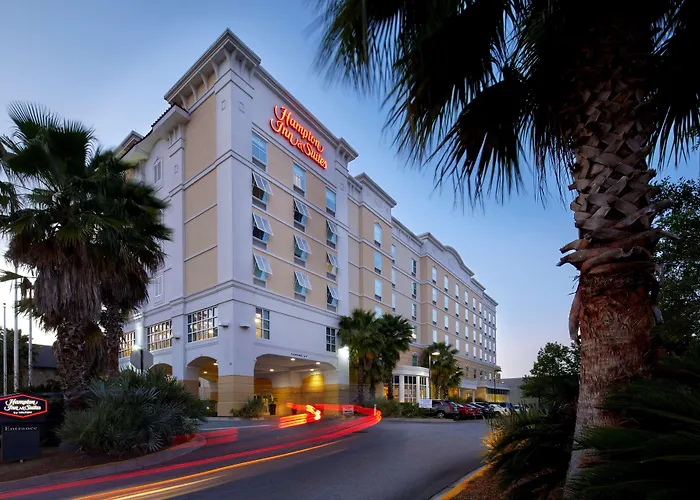 Hotel with Tennis: Hampton Inn & Suites Savannah/Midtown