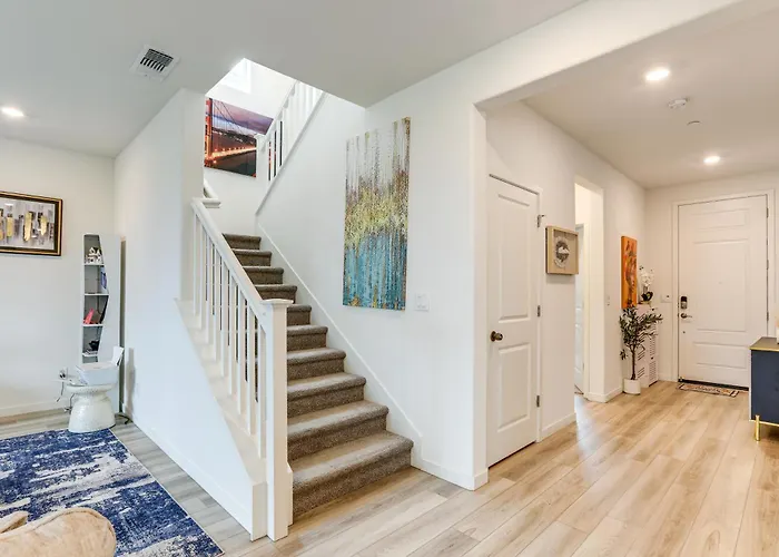 Modern Family Home In Suburbs Of Sacramento!