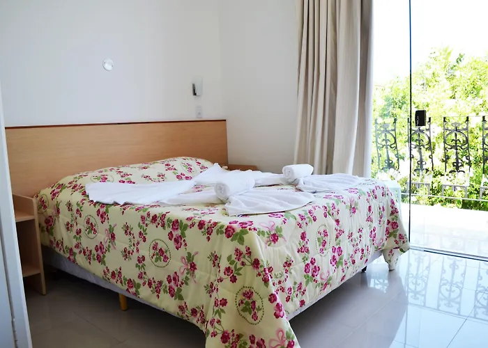 Hotel com piscina: Pousada Omnimare