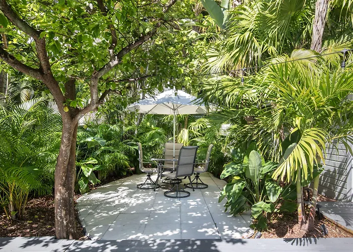 Cheap hotel: Southernmost Inn Adult Exclusive