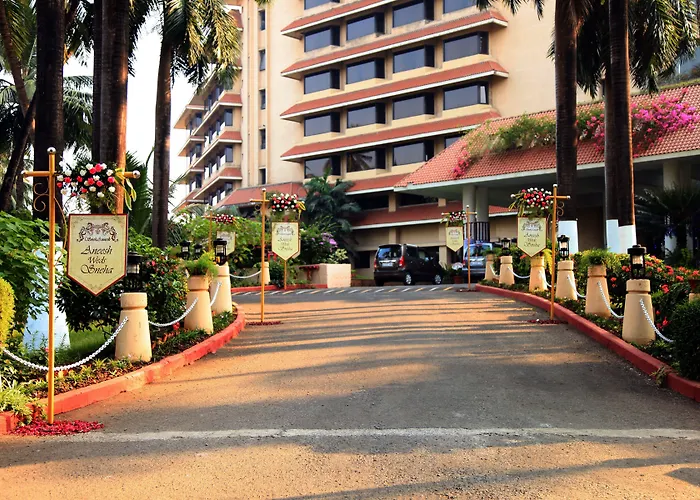 Hotel with view: The Retreat Hotel & Convention Centre