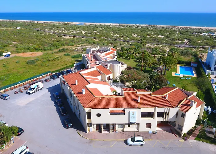 Hotel que aceita animais de estimação: Praia Da Lota Resort - Beachfront Hotel