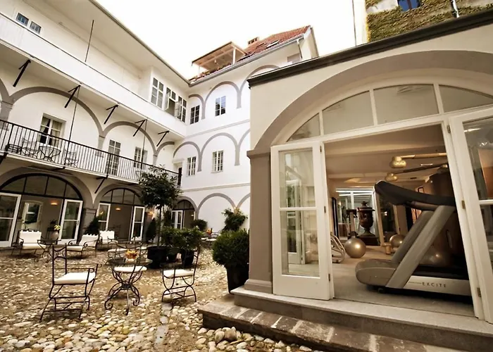Antiq Palace - Historic s Of Europe