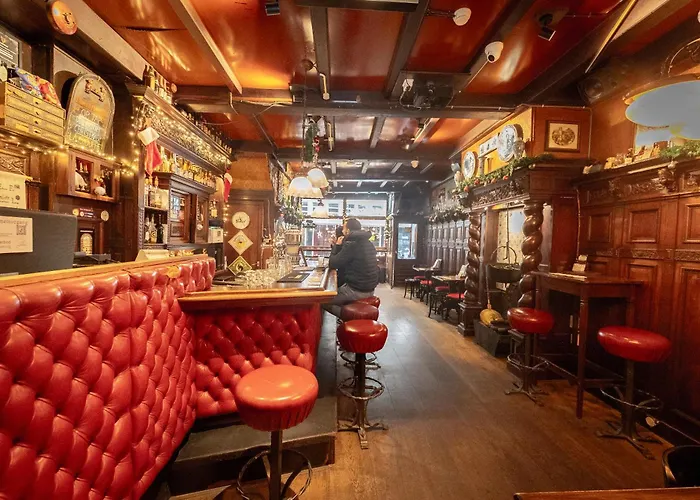 Resort: The Old Nickel Hotel