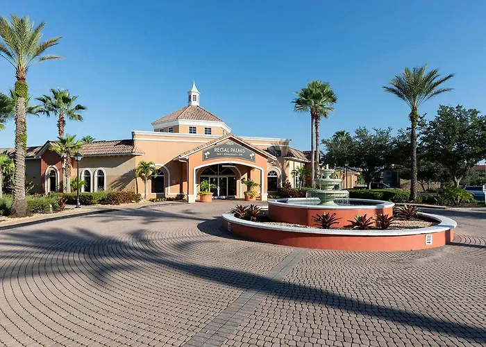 Hotel with pool: Villas At Regal Palms Resort & Spa