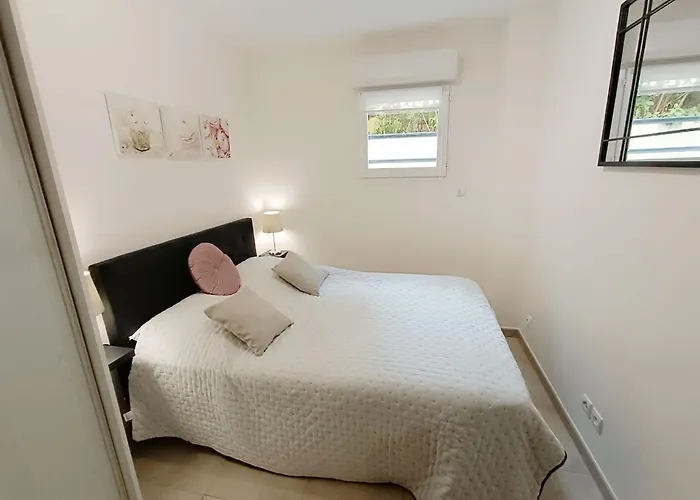 Apartment Les Rivages De L'Esterel-2 By Interhome
