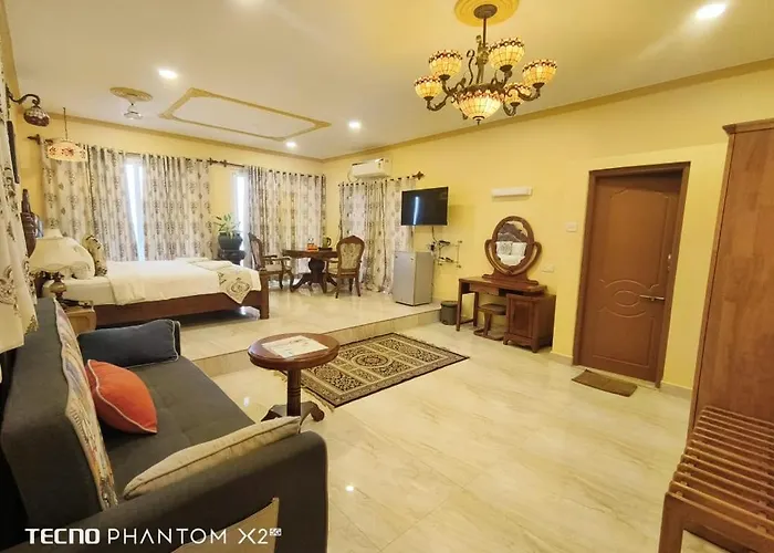 Beach hotel: Alcove Resort Vagator