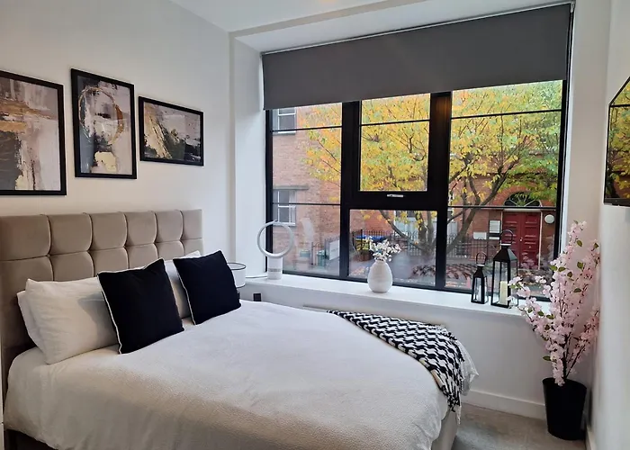 34 Cuppin Street - Luxury City Centre Apartment!