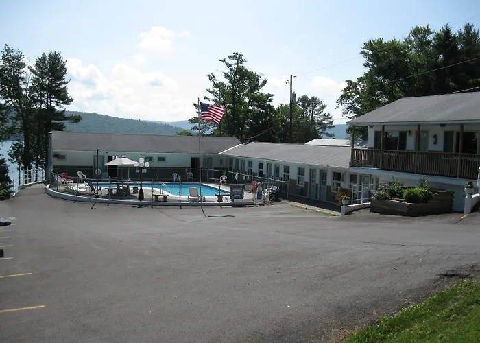 Lake 'N Pines Motel
