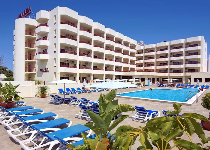 Hotel con piscina: Hotel Alba