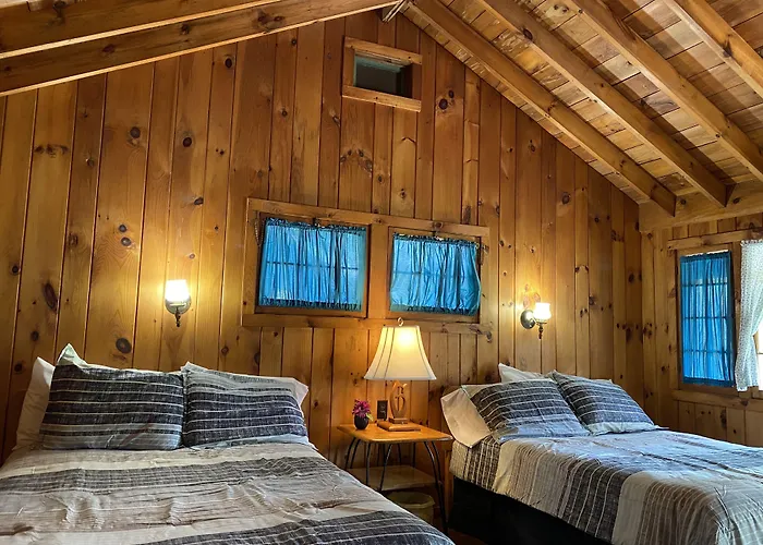 Motel: Amber Lantern Motel