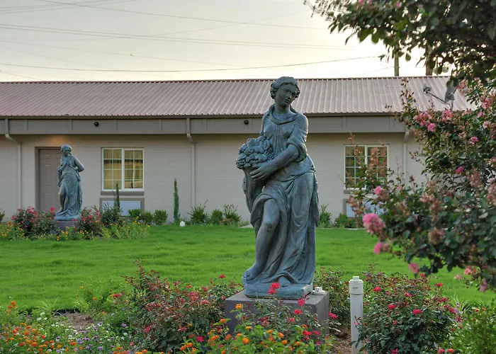 Hotel with view: Romantic Inn & Suites