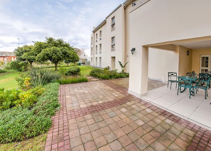 Hotels Close to Airport Road Lodge Cape Town International Airport