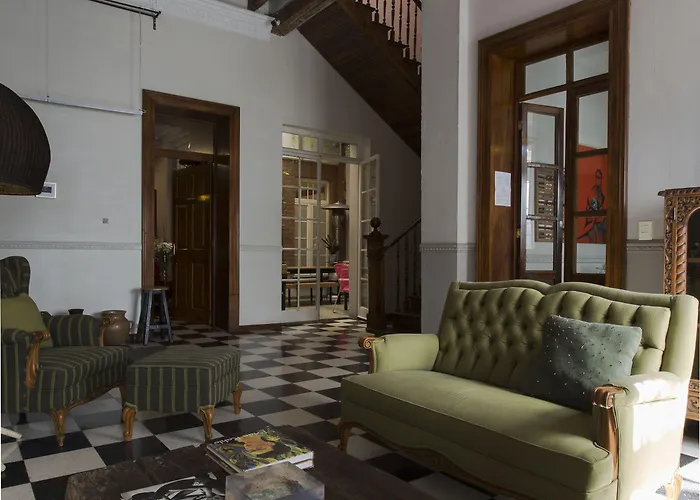 Pet Friendly hotel: El Patio 77 B&B