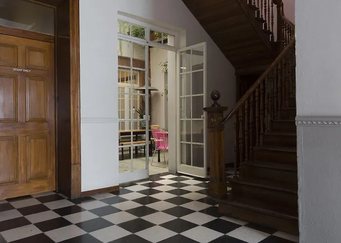 Pet Friendly hotel: El Patio 77 B&B