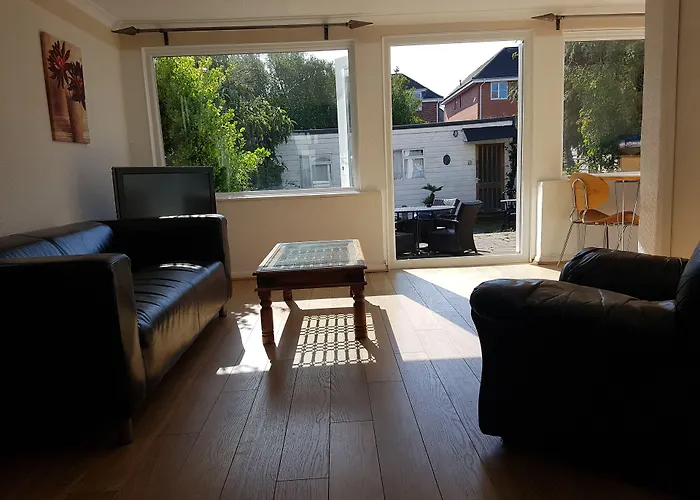 Guest house: Boscombe Reef Hotel