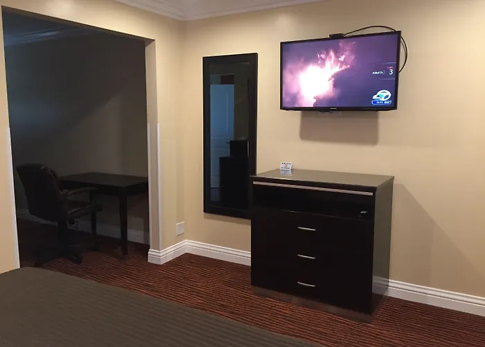 Motel: Convention Center Inn & Suites