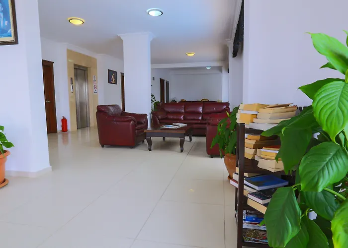 Hotel with pool: Belinda Hotel