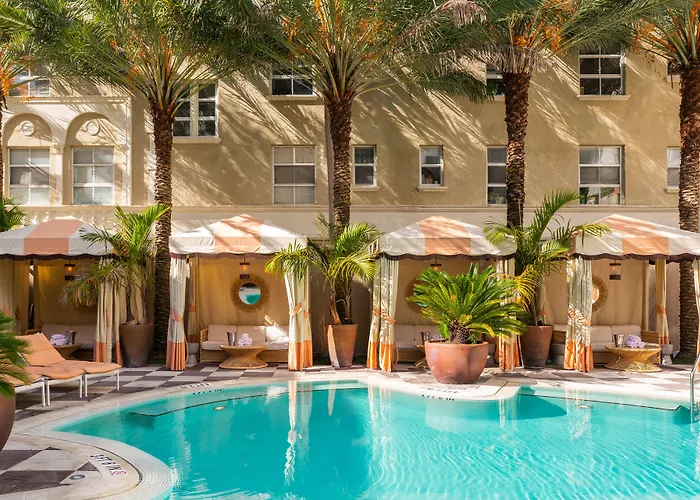 Hotel with pool: The Plymouth South Beach
