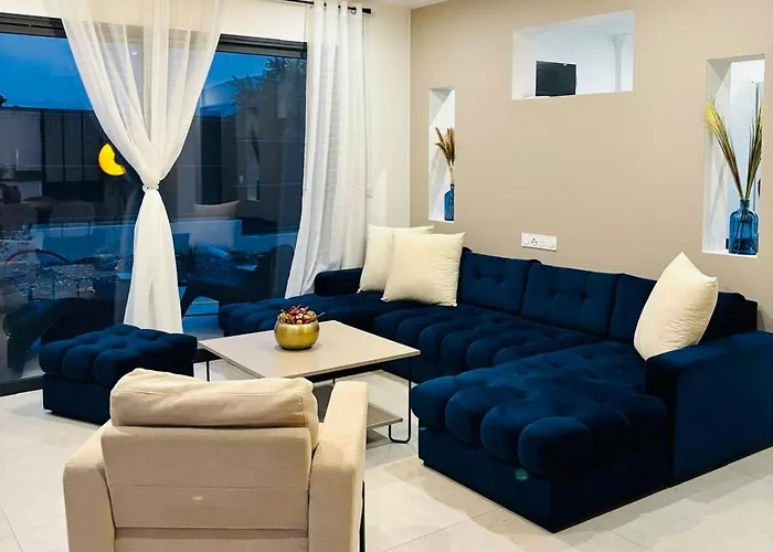 Villa Design Avec Jardin Et Espaces Lumineux