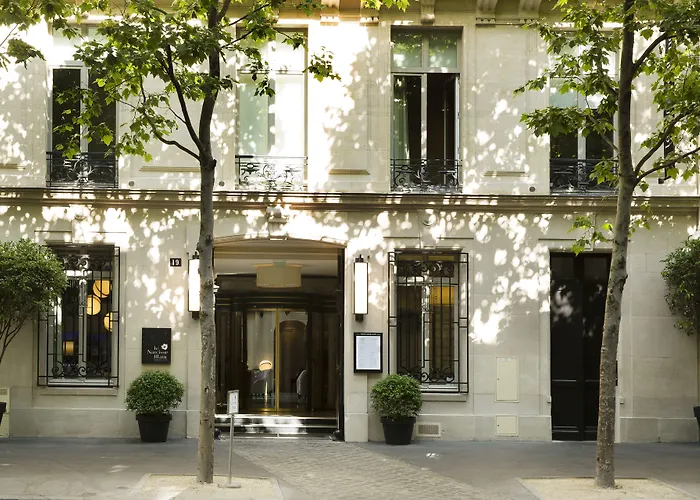 Hotel Con Piscina Le Narcisse Blanc
