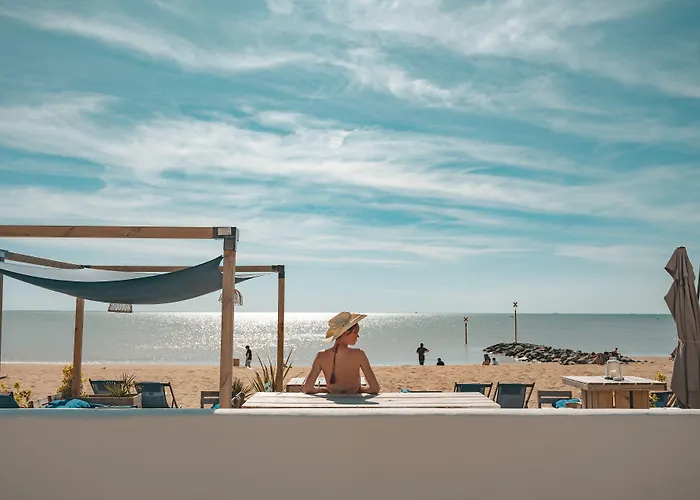 Hôtel Le Rivage vue sur mer - LOGIS - Châtelaillon-plage