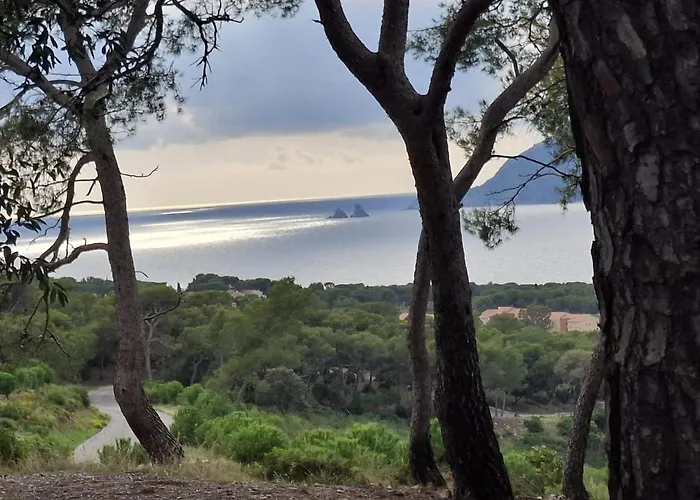 Anatole - T3 - Moderne - Climatisé - 1er étage - Très grande terrasse 35 M2 - Vue magnifique et dégagée