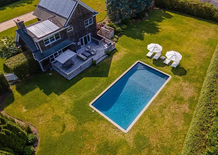 Stunning Luxury Retreat I Wineries & Fall Farm Fun