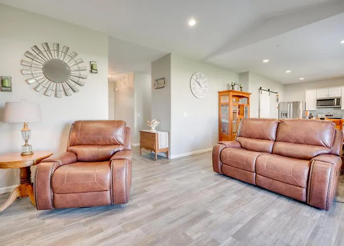 Walk To Moses Lake! Family Home W/ Fenced Yard