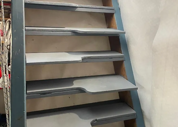 Chambre calme au dessus d'un atelier, kitchenette, douche et toilettes dédiées