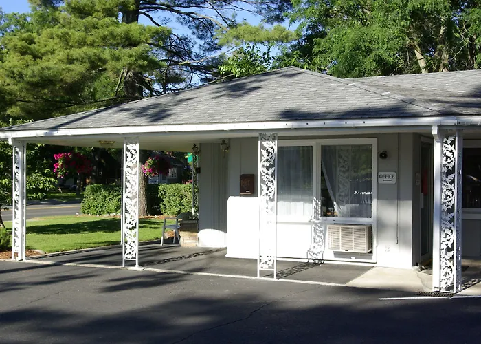 Central hotel: Grand Traverse Motel