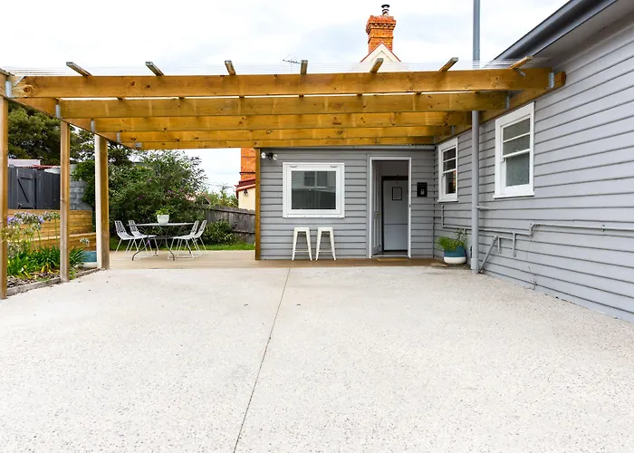 Kangaroo Bay Apartments