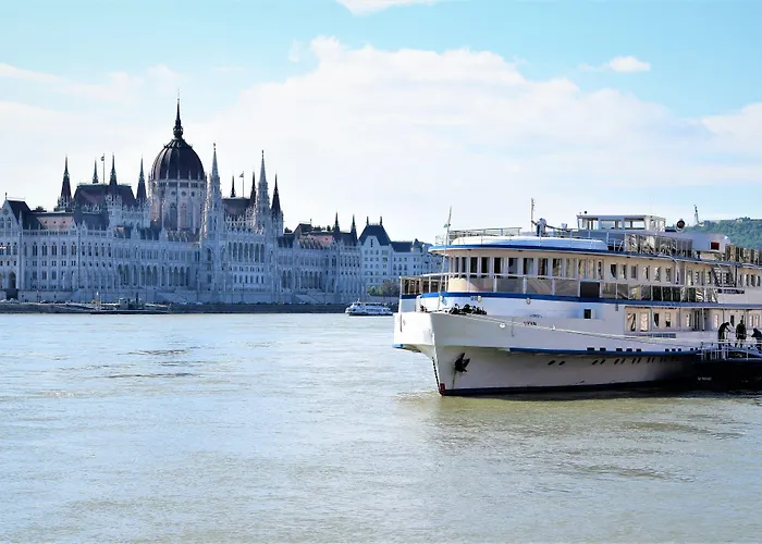 Grand Jules - Boat Hotel
