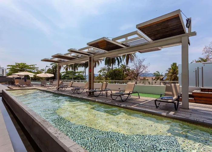  Ramada By Wyndham Acapulco & Suites