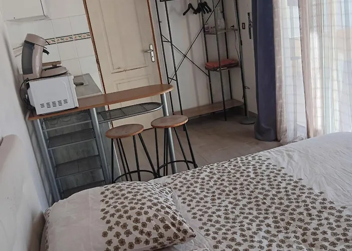 Studio sympa avec parking privé, piscine et clim
