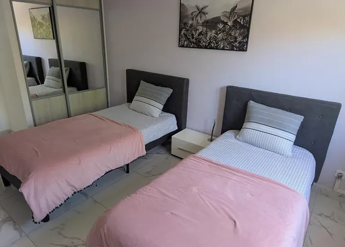 3 Pièces climatisé en rez de jardin avec piscine