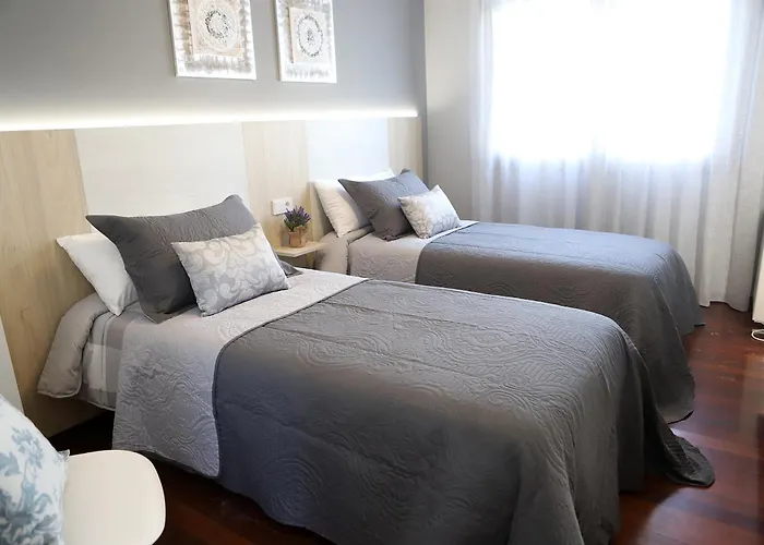 Grupo Arcanos Pensión Atenea&Via Romana