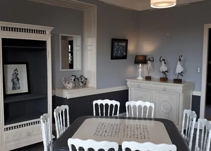 Logis Hôtel&Restaurant Au Clos Paillé Charme&Caractère