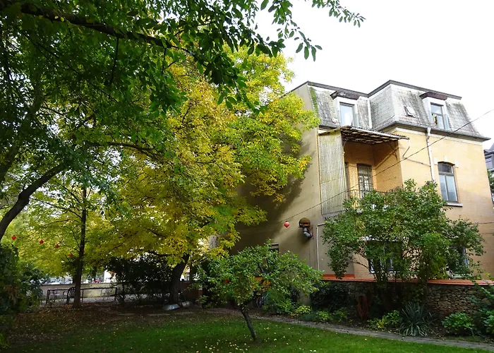 Hummel Hostel - Historische Stadtvilla mit Garten