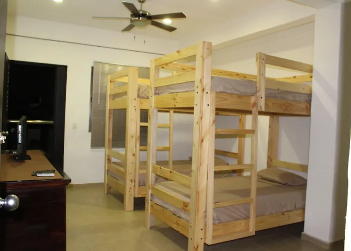 Hotel near College: The Mermaid Hostel Beach (Adults Only)