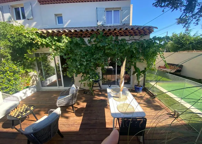 Peaceful Family Retreat In Aix-En-Provence